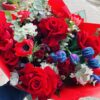 Buchet de flori spectaculos cu trandafiri roșii- cadoul perfect!